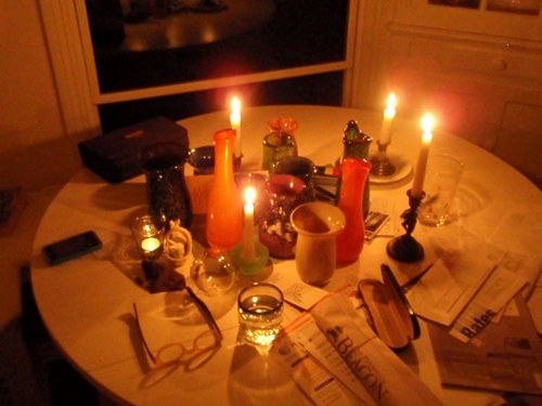 مەركان و مۆم لە دیكۆری ماڵ